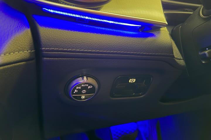 Hvid Mercedes EQE350+ fra 2022