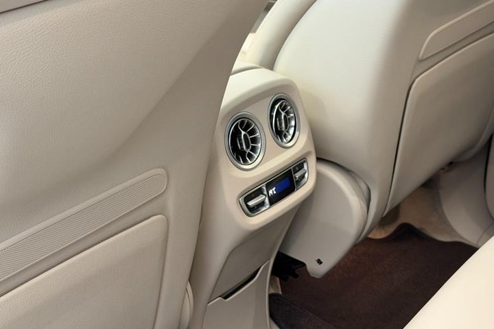 Grøn Mercedes G63 fra 2018
