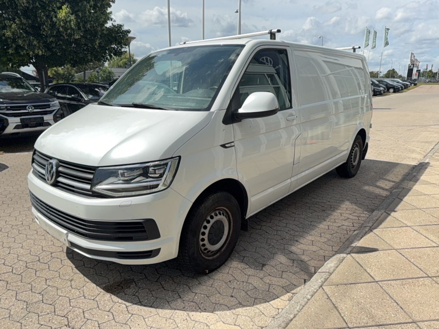 VW Transporter 2,0 TDi 102 Kassevogn lang