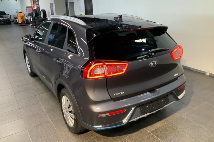 Grå Kia Niro fra 2019