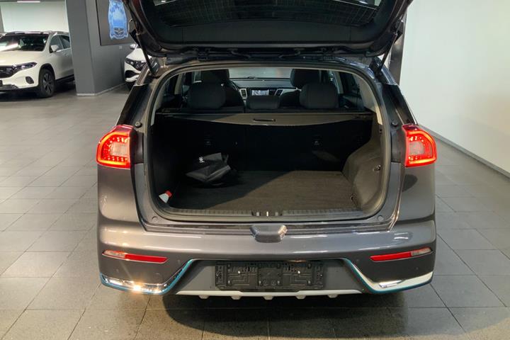Grå Kia Niro fra 2019