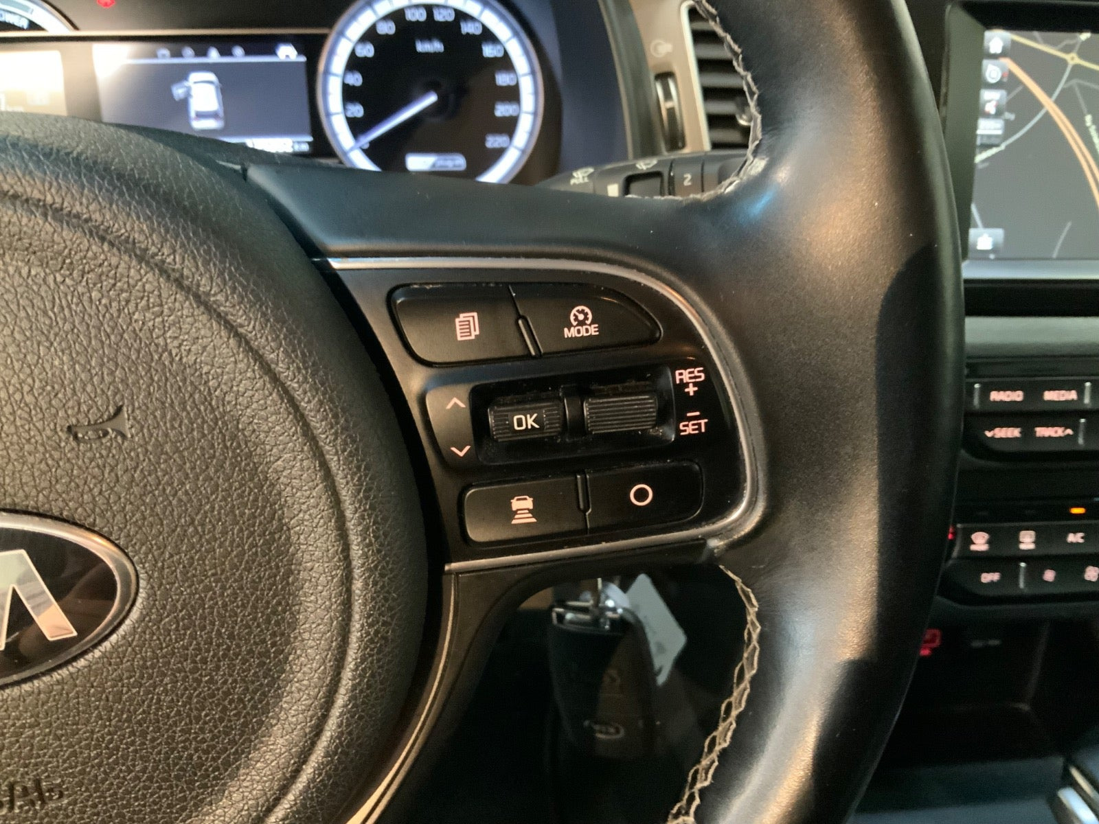 Grå Kia Niro fra 2019