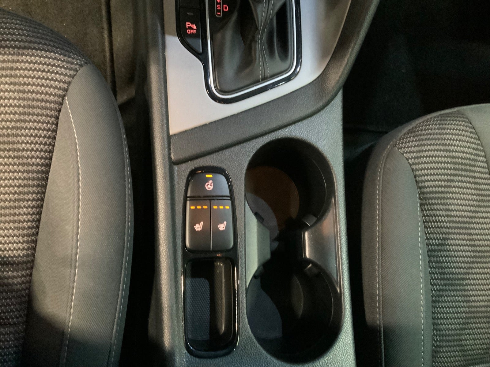 Grå Kia Niro fra 2019