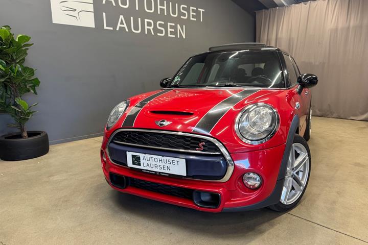 Rød Mini Cooper S fra 2018