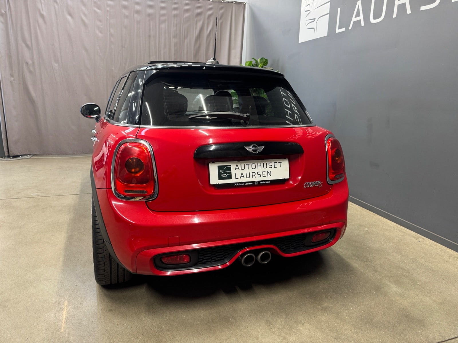 Rød Mini Cooper S fra 2018