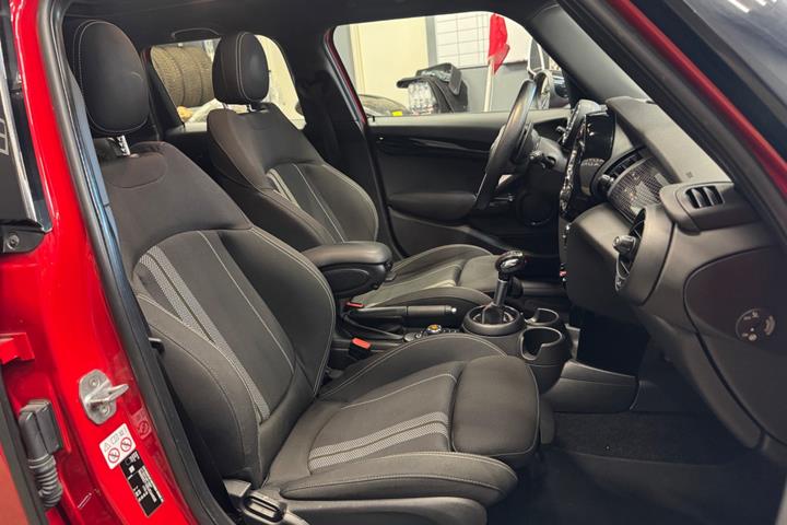 Rød Mini Cooper S fra 2018