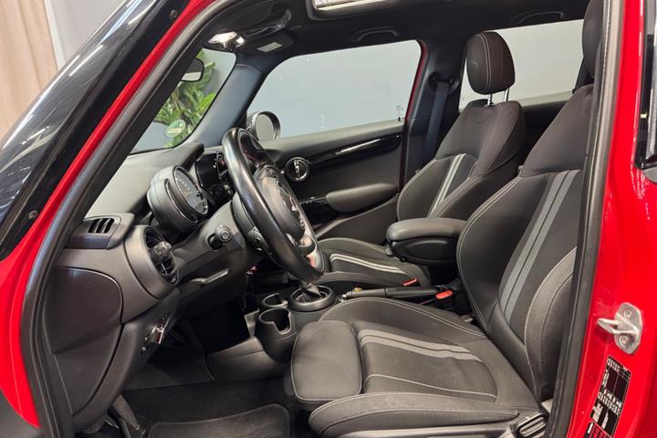 Rød Mini Cooper S fra 2018