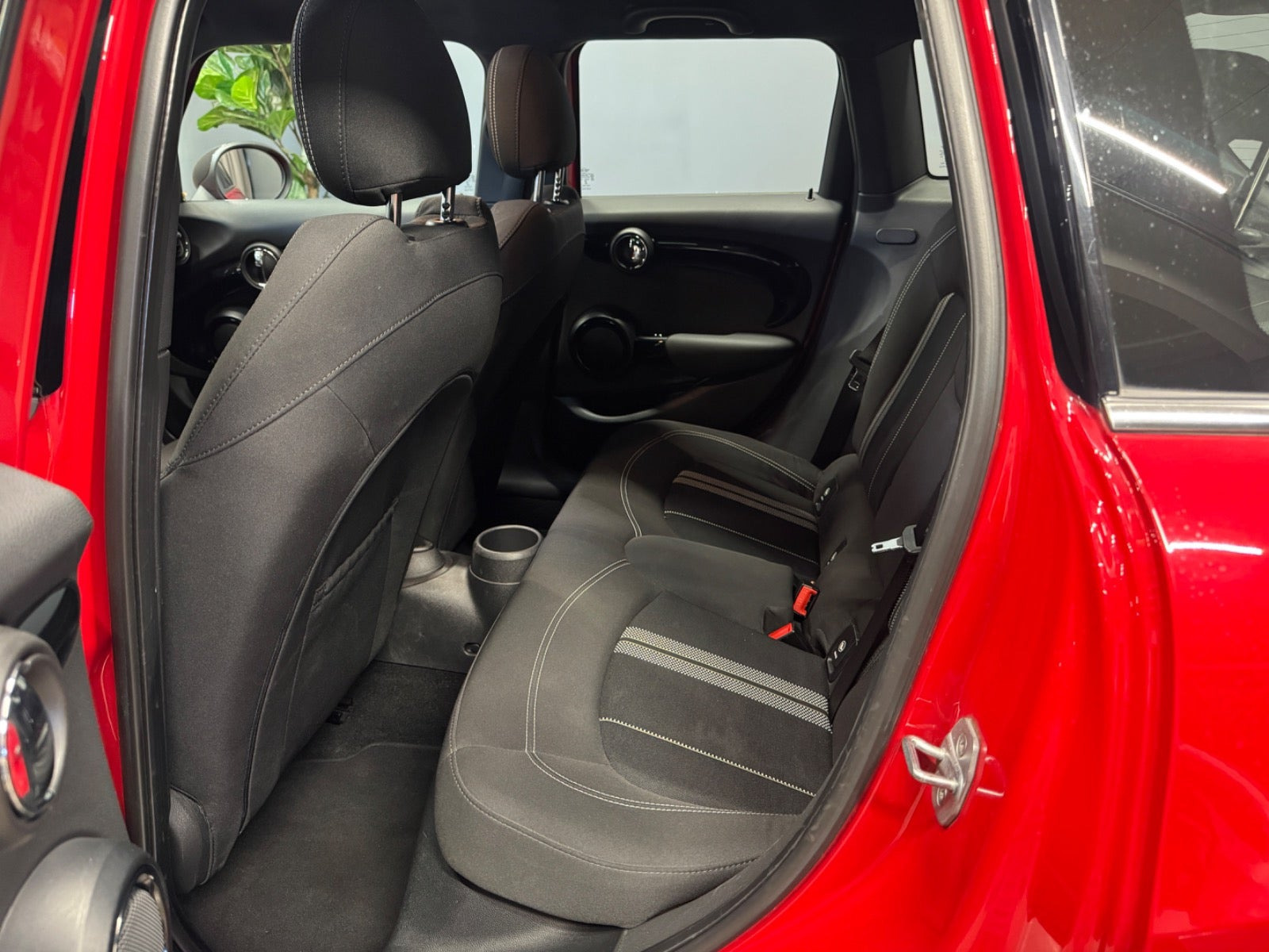 Rød Mini Cooper S fra 2018
