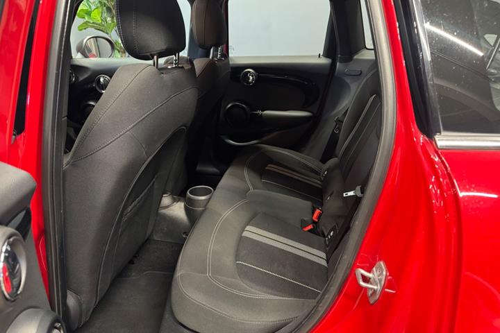 Rød Mini Cooper S fra 2018