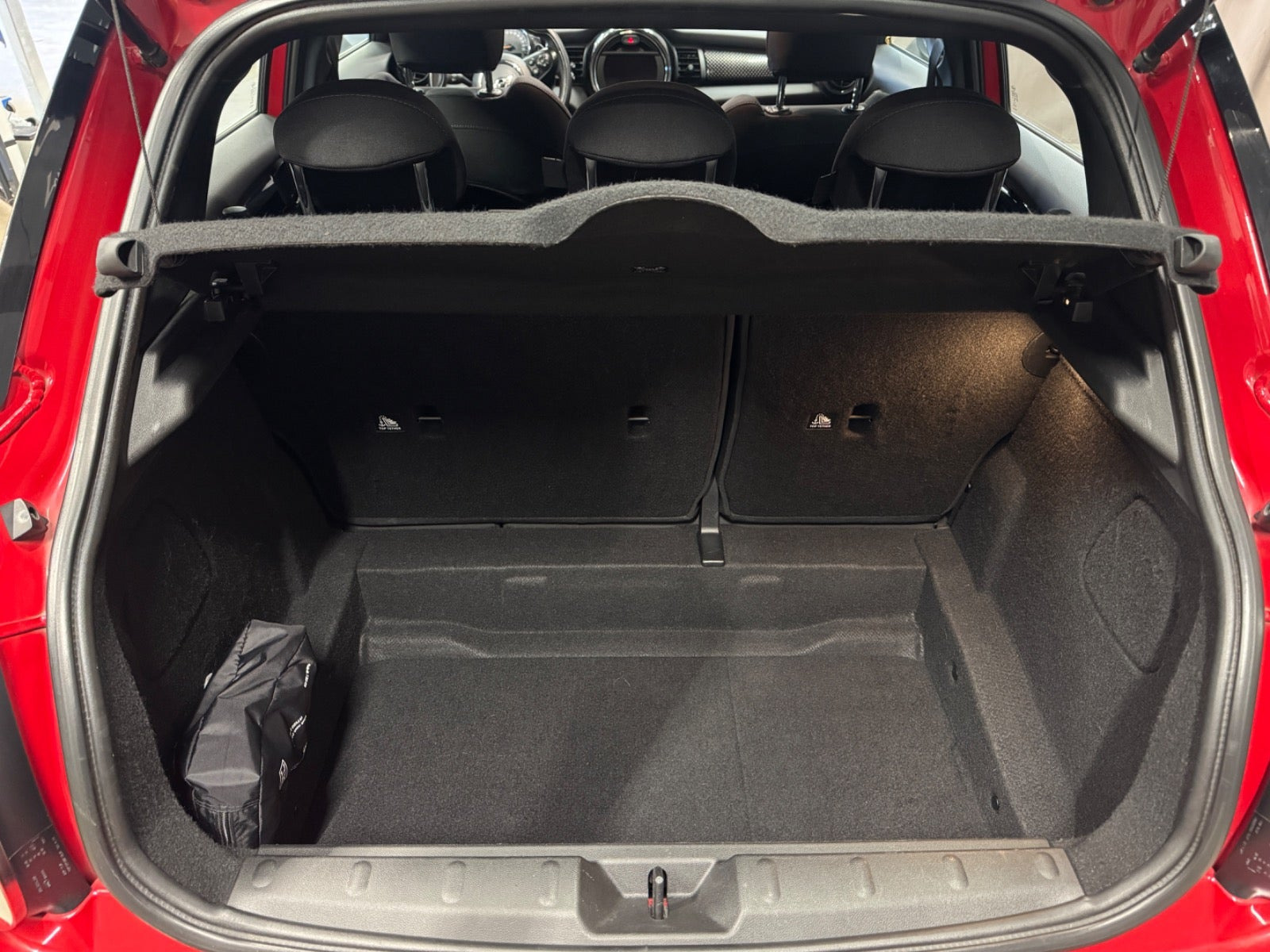 Rød Mini Cooper S fra 2018