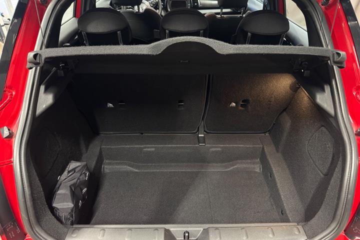 Rød Mini Cooper S fra 2018