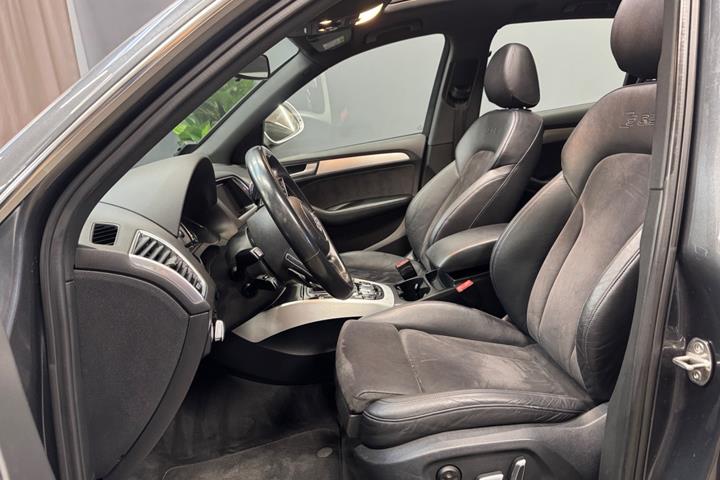 Grå Audi SQ5 fra 2014