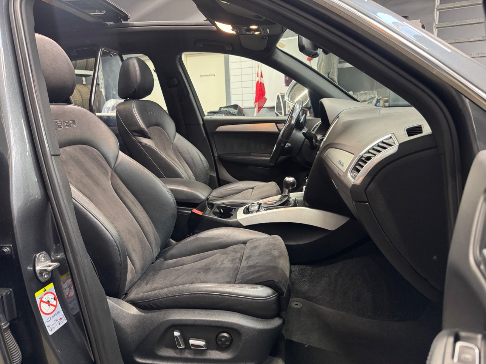 Grå Audi SQ5 fra 2014