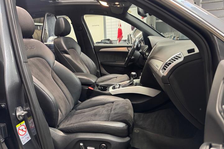 Grå Audi SQ5 fra 2014