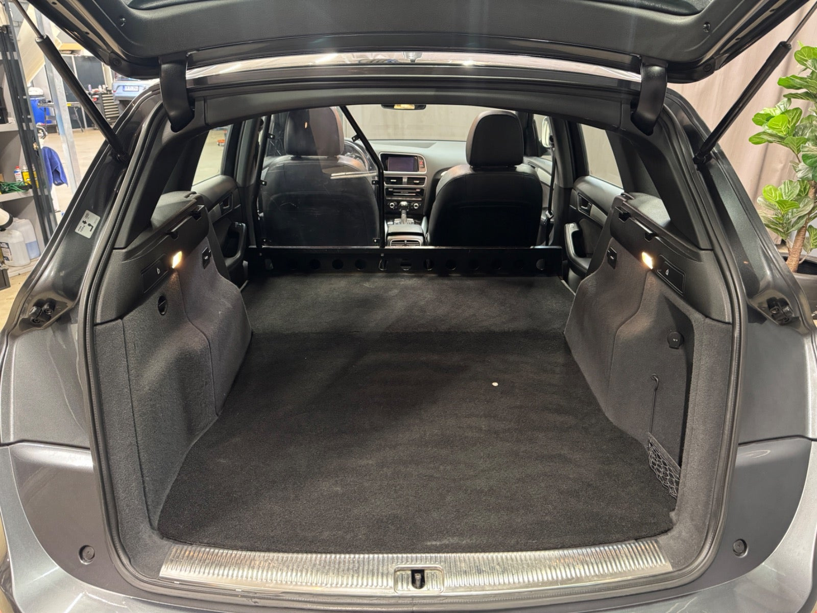 Grå Audi SQ5 fra 2014