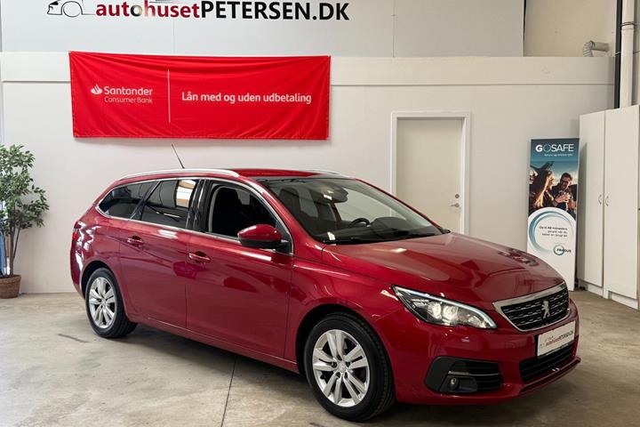 Rød Peugeot 308 fra 2018