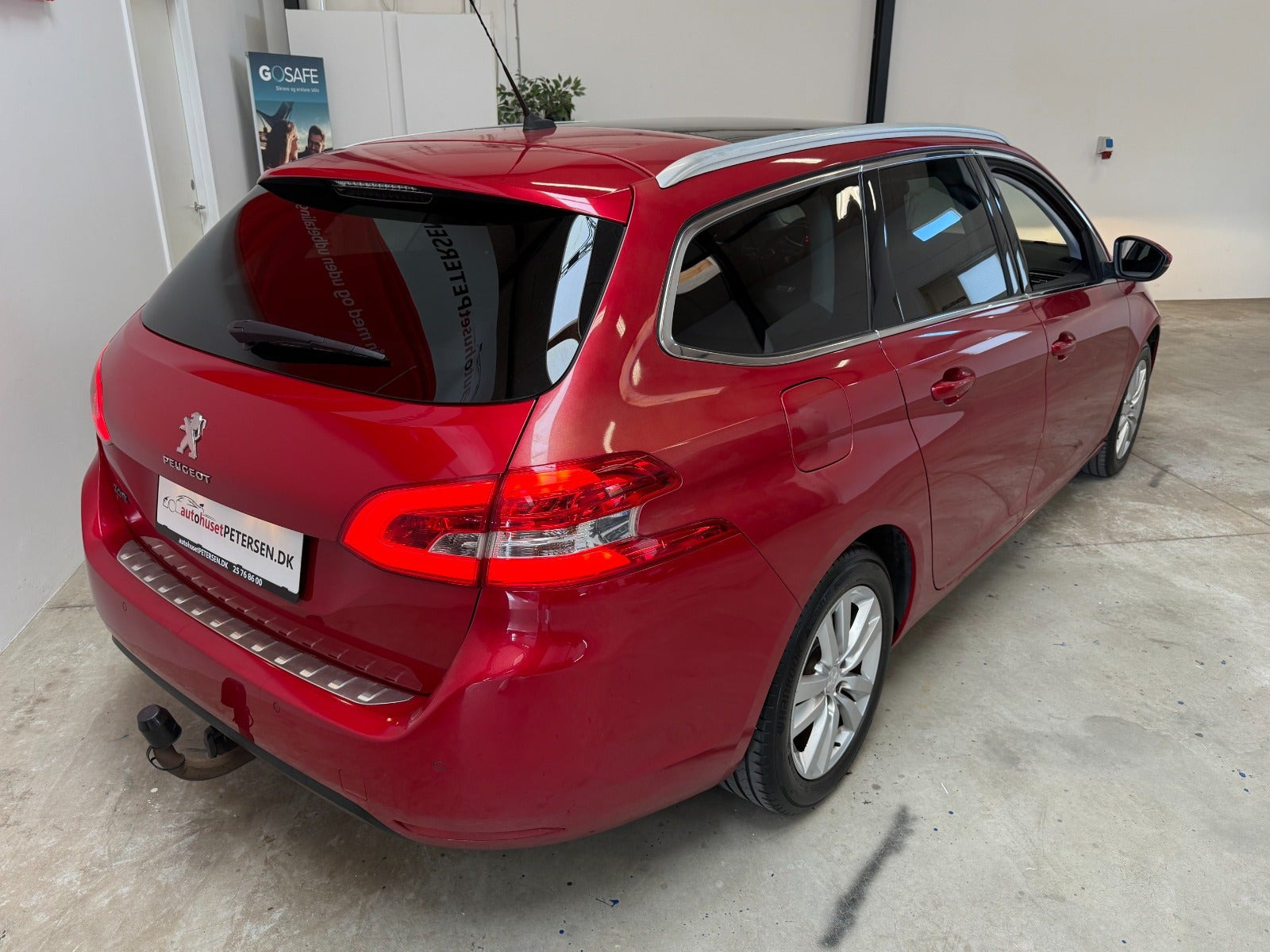 Rød Peugeot 308 fra 2018