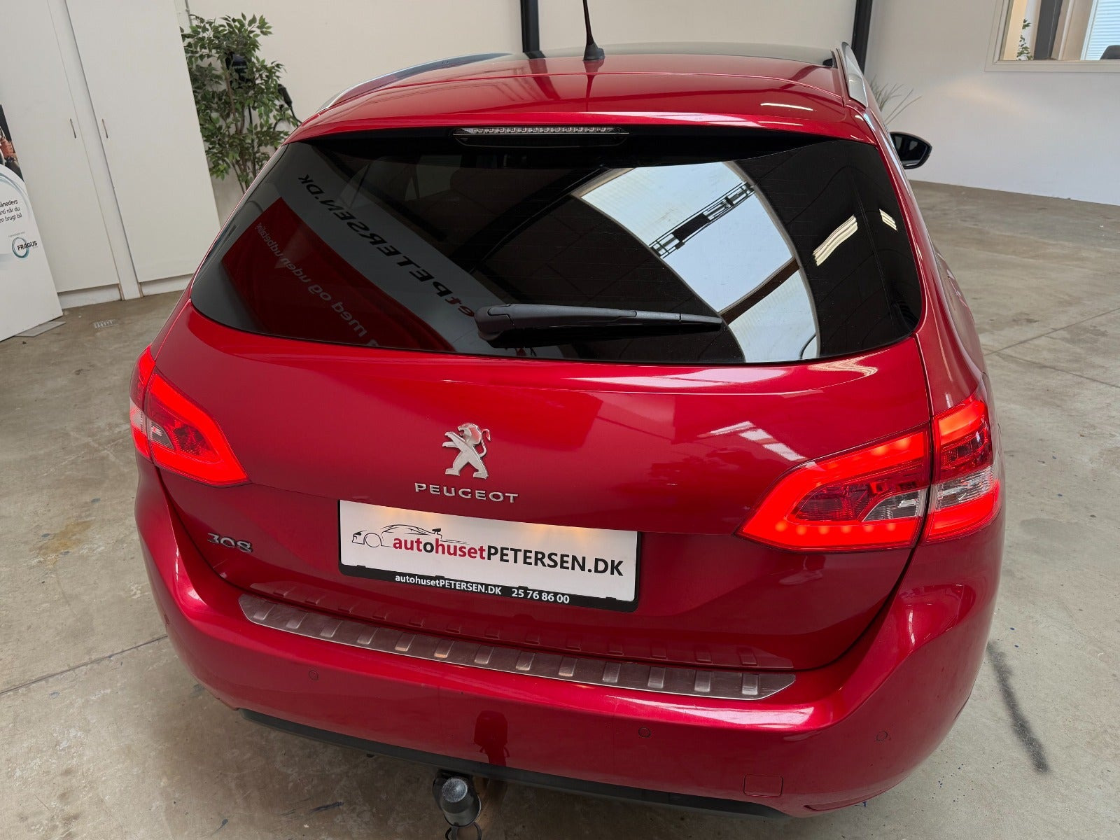 Rød Peugeot 308 fra 2018
