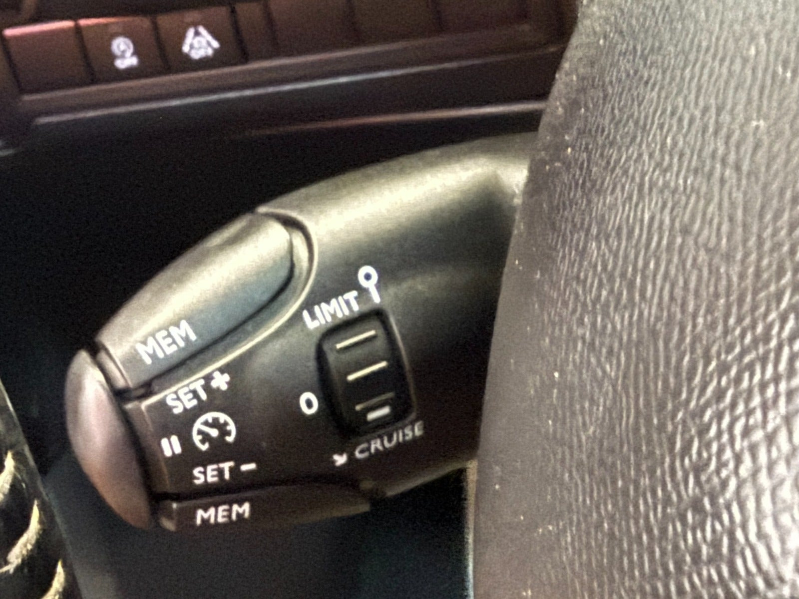 Rød Peugeot 308 fra 2018