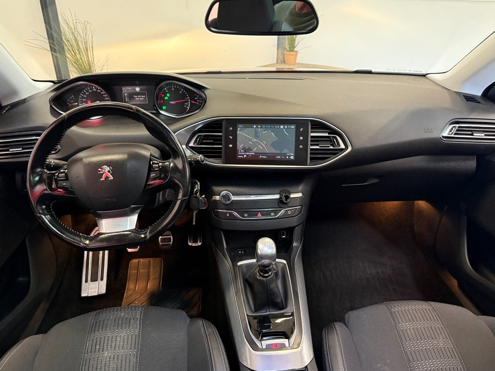 Rød Peugeot 308 fra 2018
