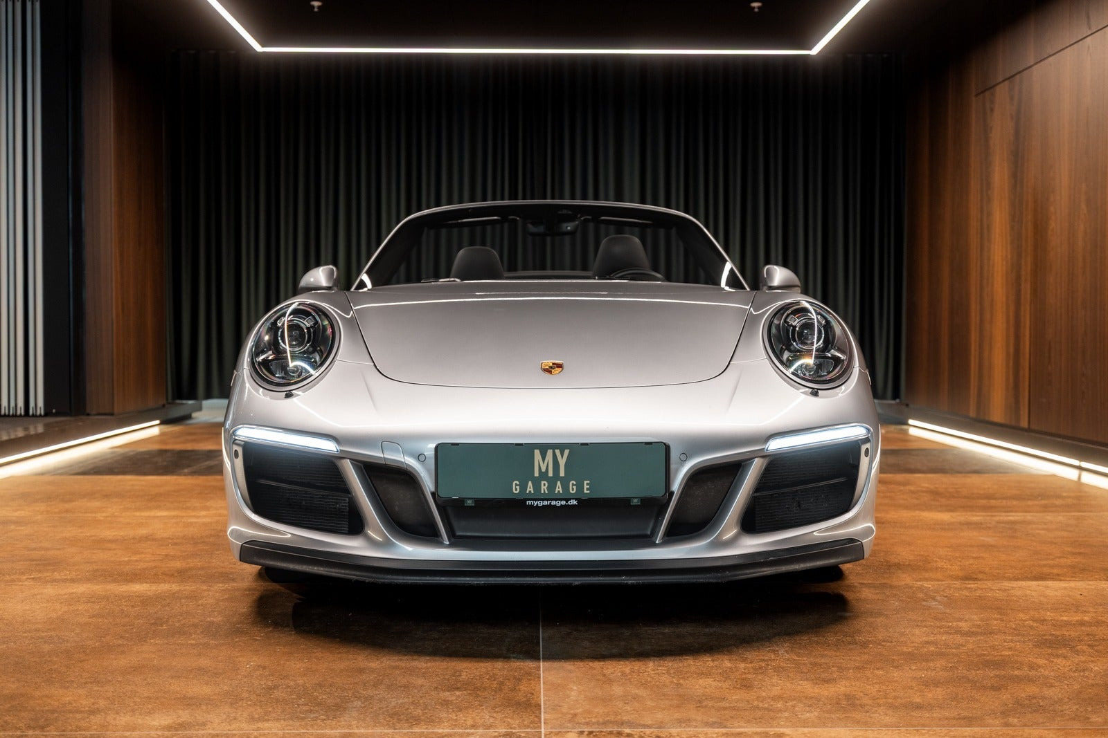 Sølv Porsche 911 Carrera GTS fra 2017