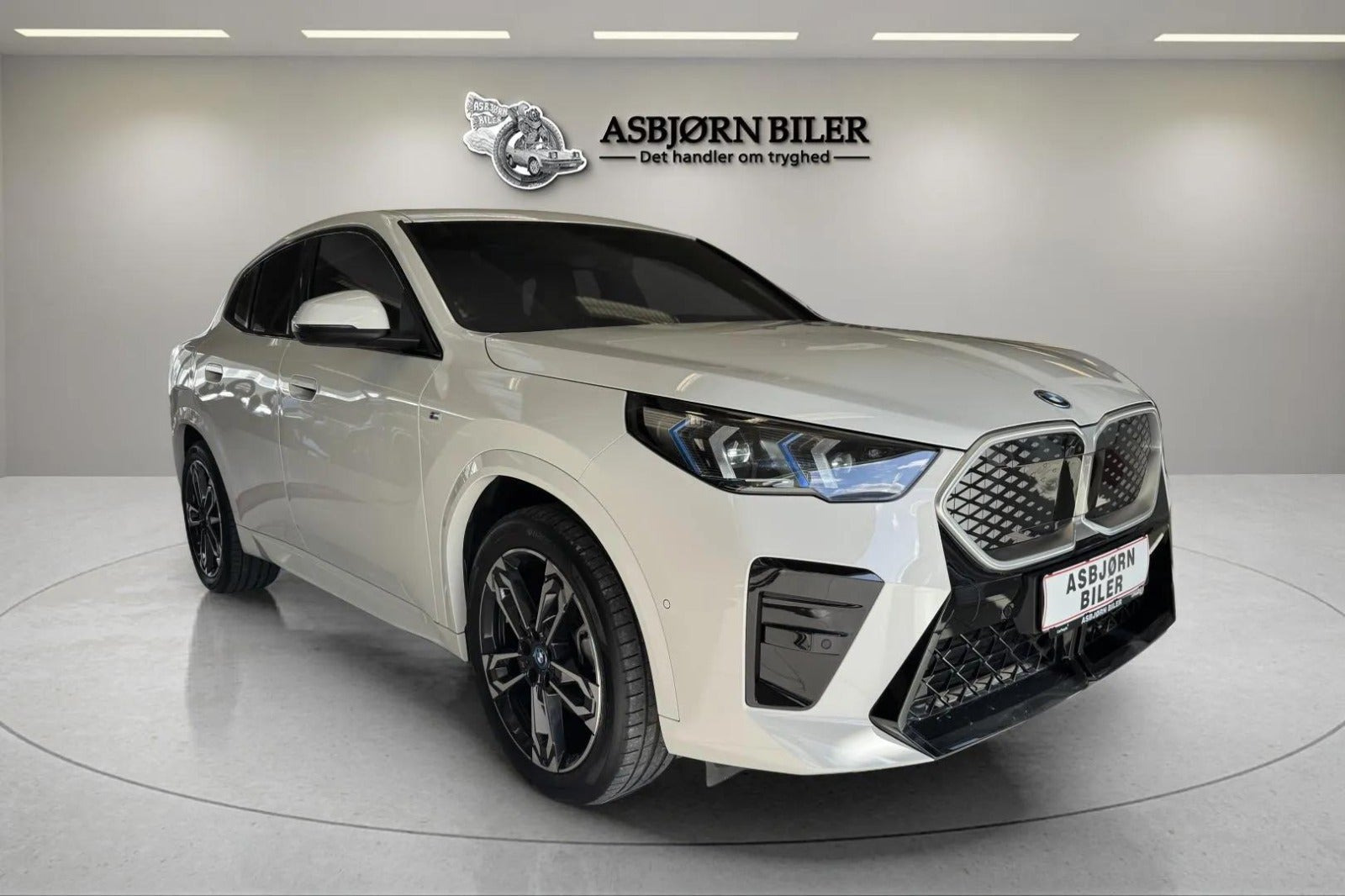 Hvid BMW iX2 fra 2025