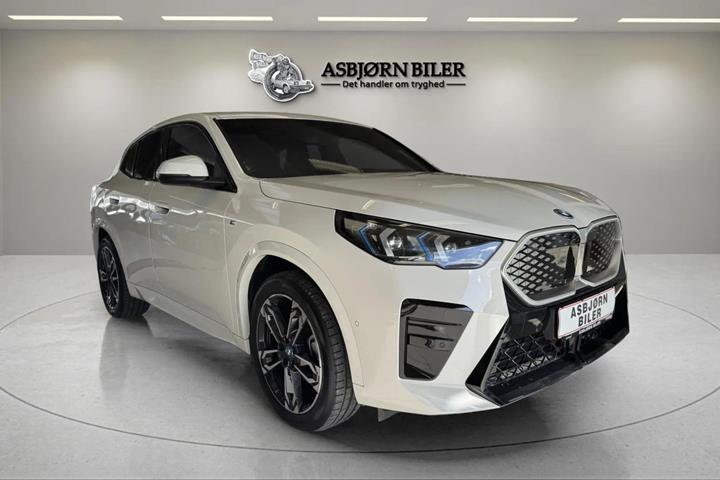 Hvid BMW iX2 fra 2025