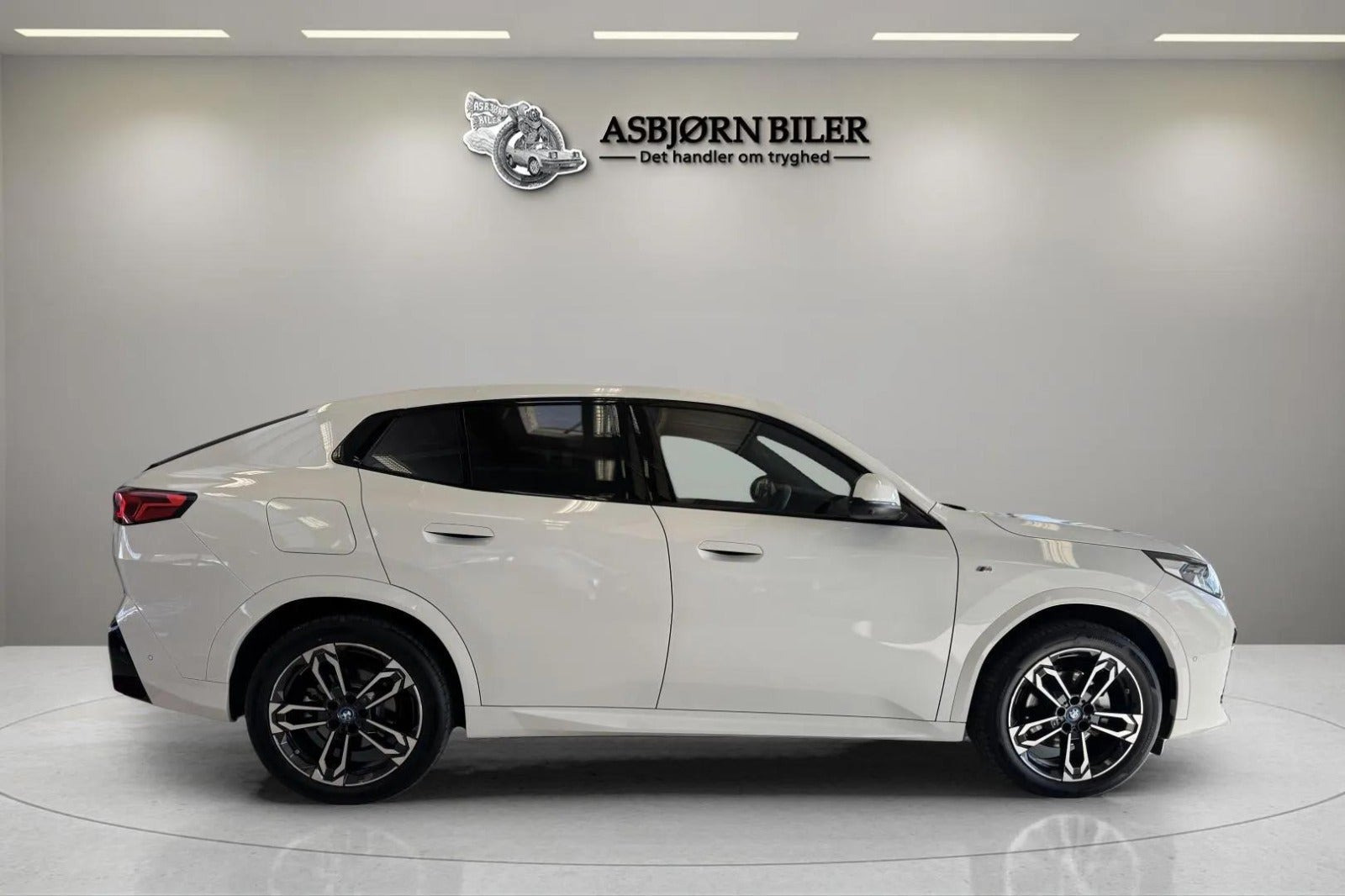 Hvid BMW iX2 fra 2025