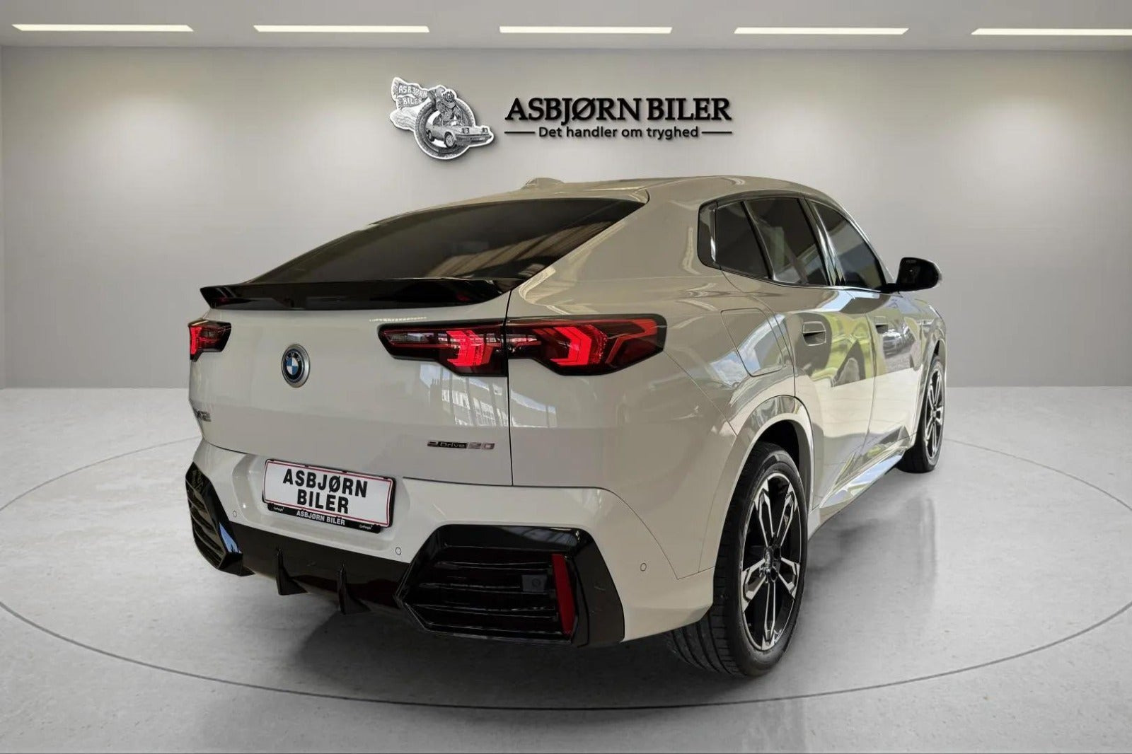 Hvid BMW iX2 fra 2025