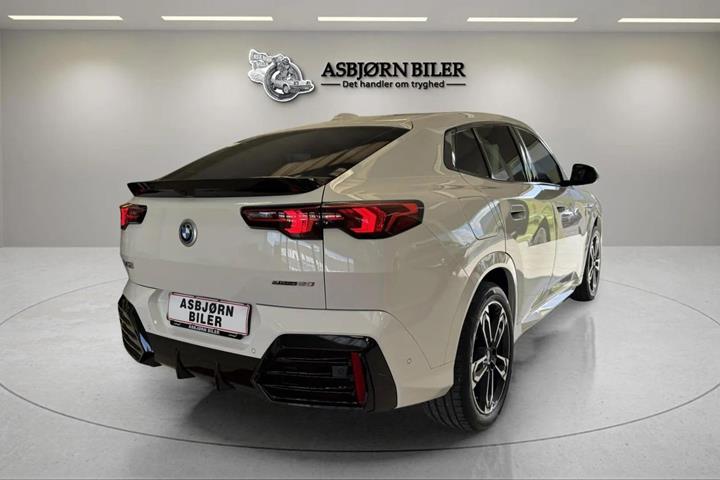 Hvid BMW iX2 fra 2025