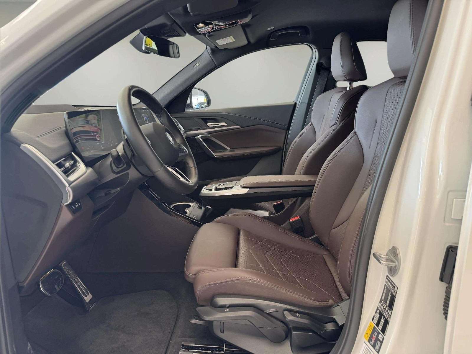 Hvid BMW iX2 fra 2025