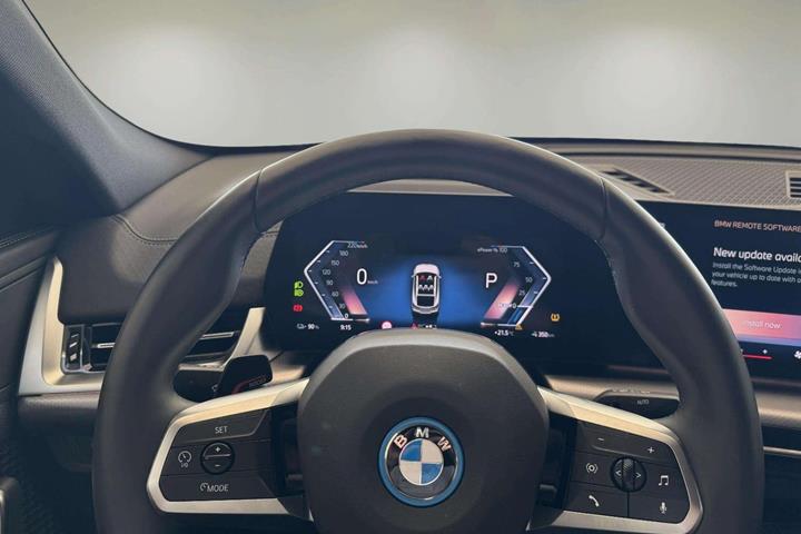 Hvid BMW iX2 fra 2025