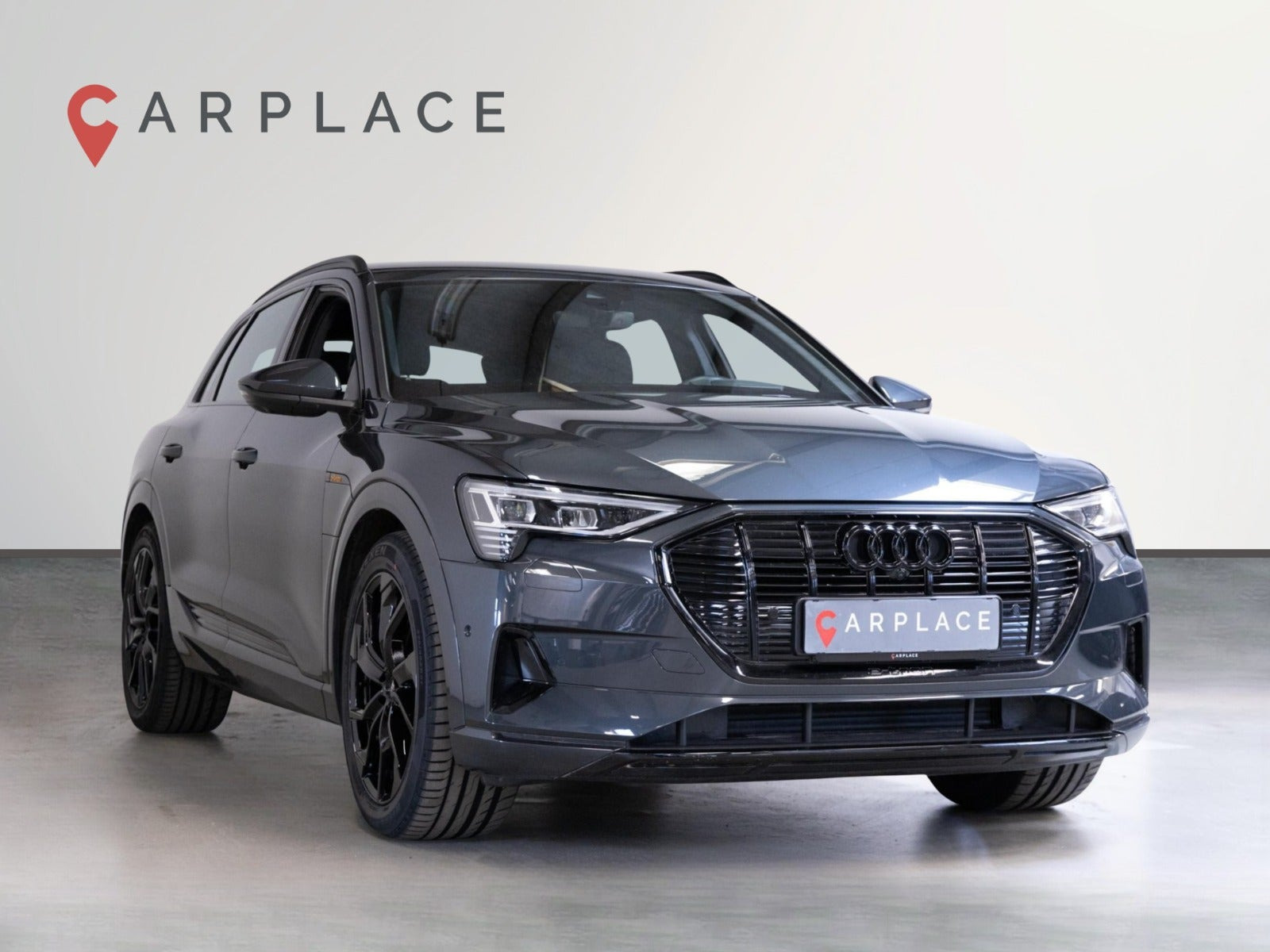 Grå Audi e-tron fra 2023