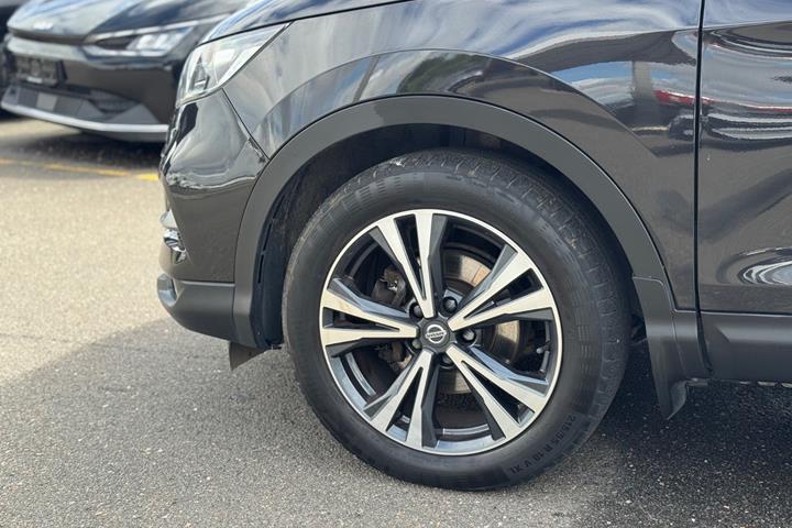Sort Nissan Qashqai fra 2018