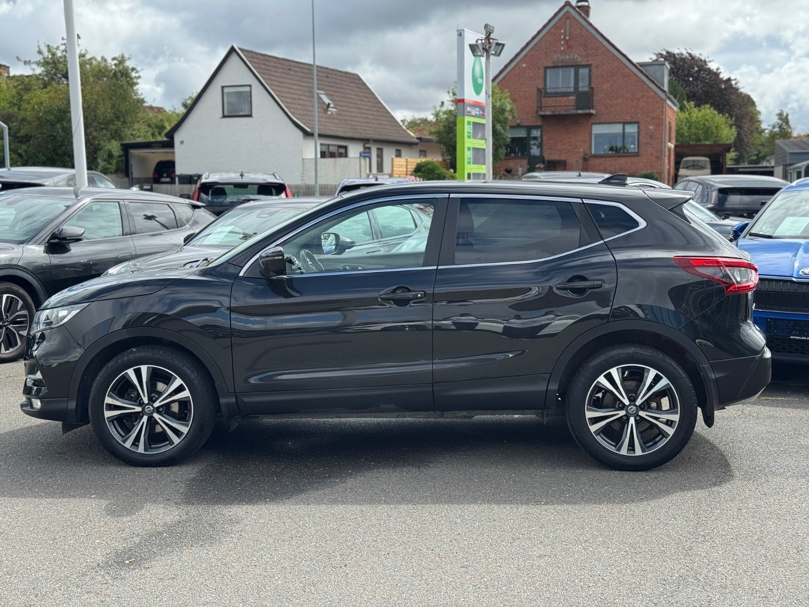 Sort Nissan Qashqai fra 2018