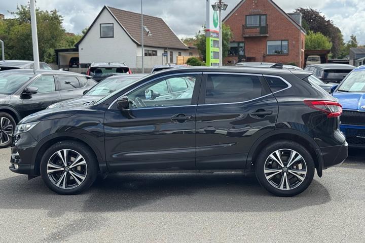 Sort Nissan Qashqai fra 2018