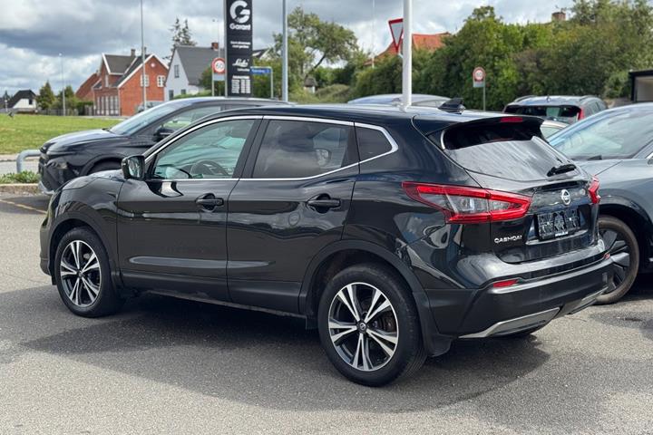 Sort Nissan Qashqai fra 2018