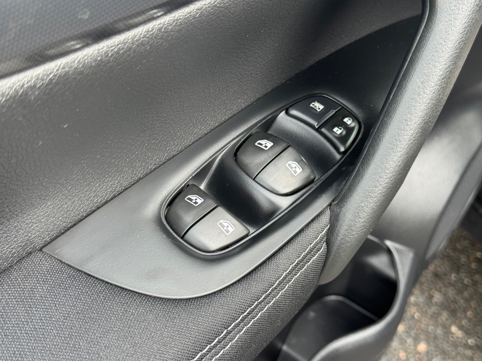 Sort Nissan Qashqai fra 2018