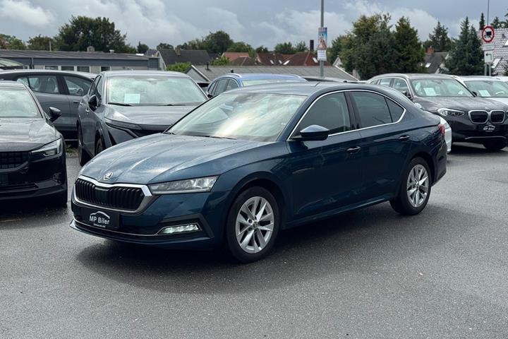 Blå Skoda Octavia fra 2021