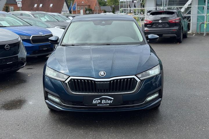 Blå Skoda Octavia fra 2021
