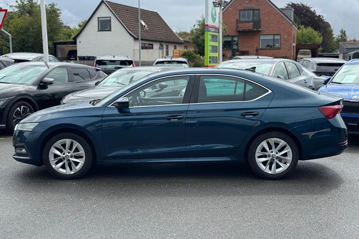 Blå Skoda Octavia fra 2021