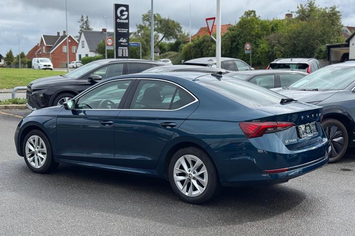 Blå Skoda Octavia fra 2021
