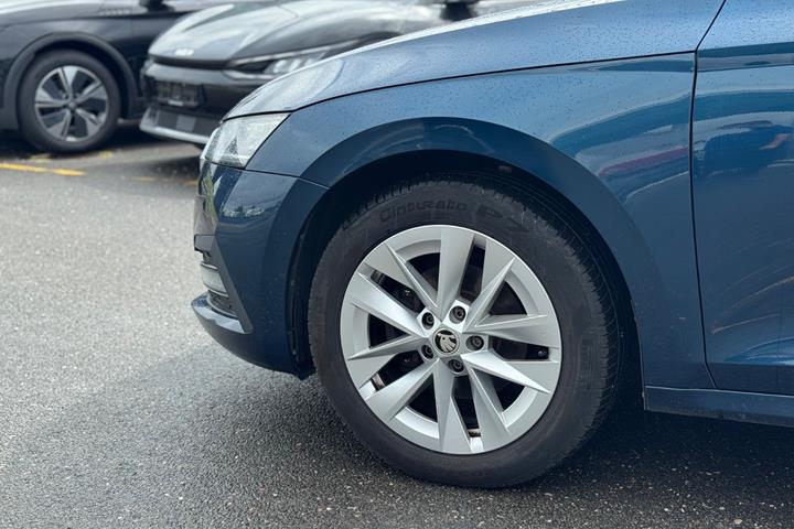 Blå Skoda Octavia fra 2021