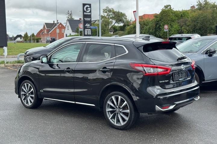 Sort Nissan Qashqai fra 2019