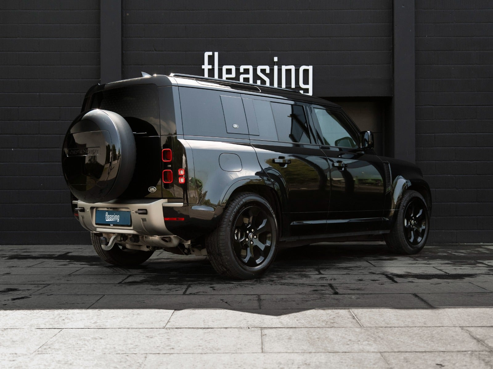 Sort Land Rover Defender 110 fra 2022