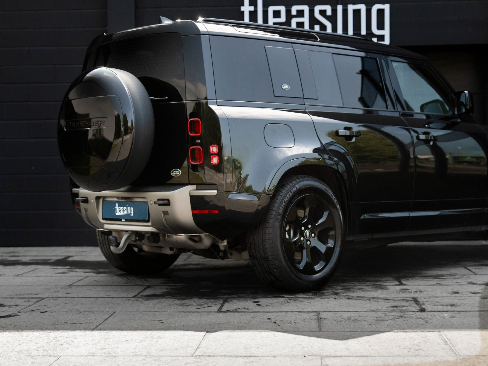 Sort Land Rover Defender 110 fra 2022