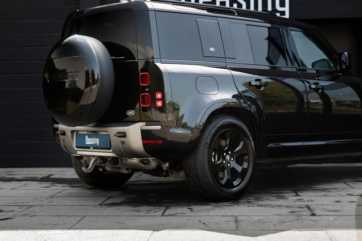 Sort Land Rover Defender 110 fra 2022