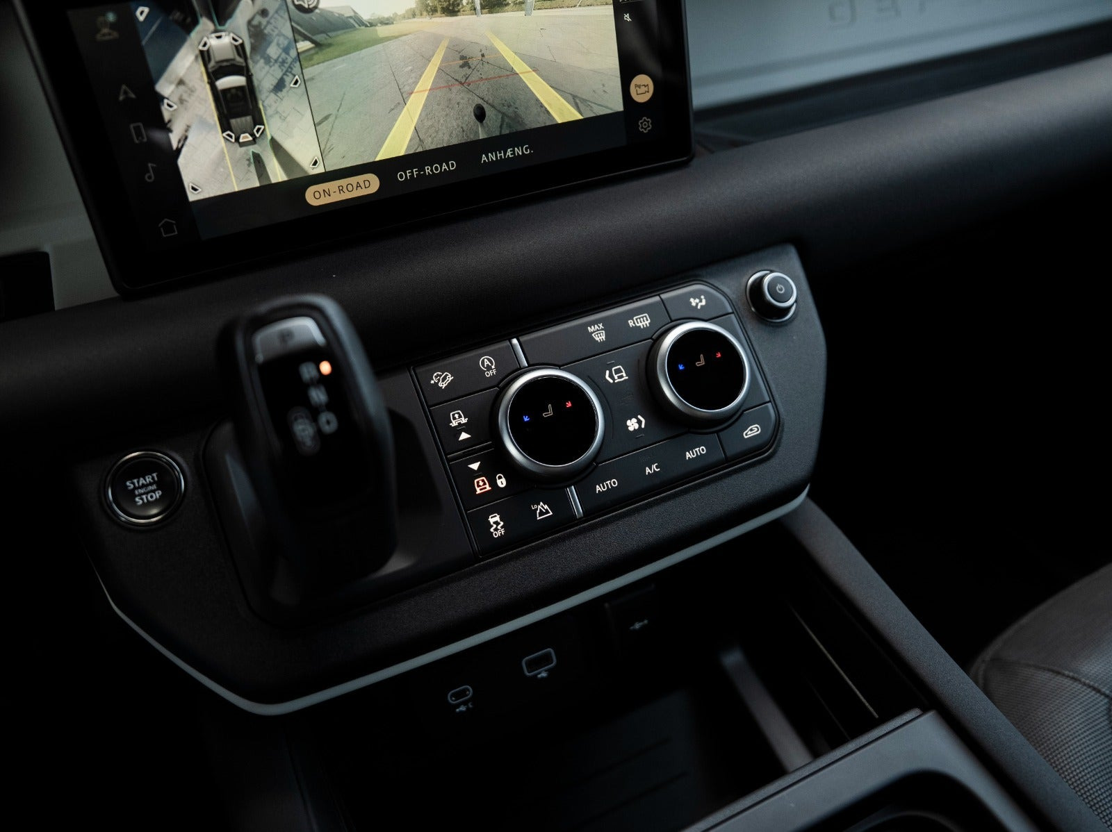Sort Land Rover Defender 110 fra 2022