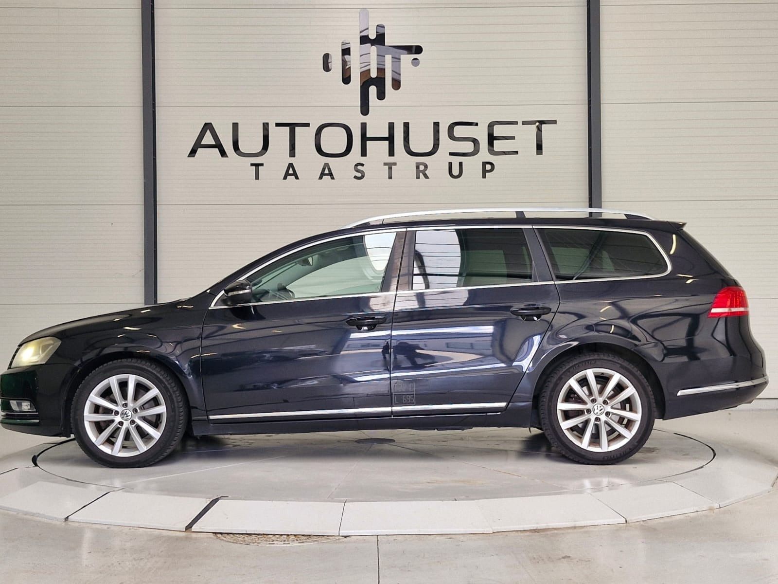 Sort VW Passat fra 2013