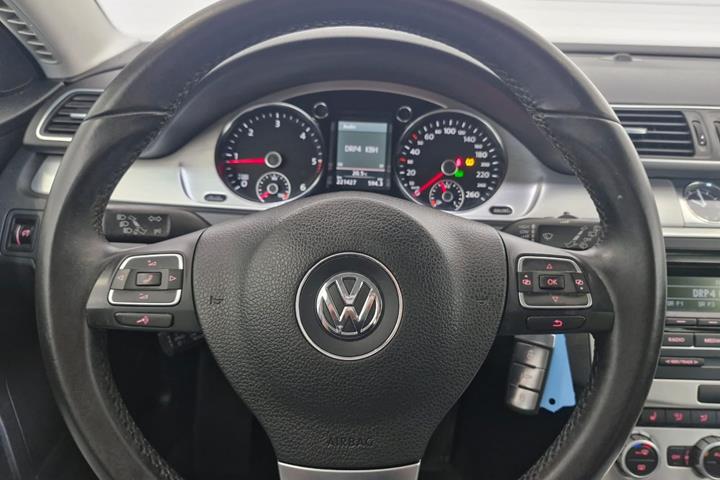 Sort VW Passat fra 2013